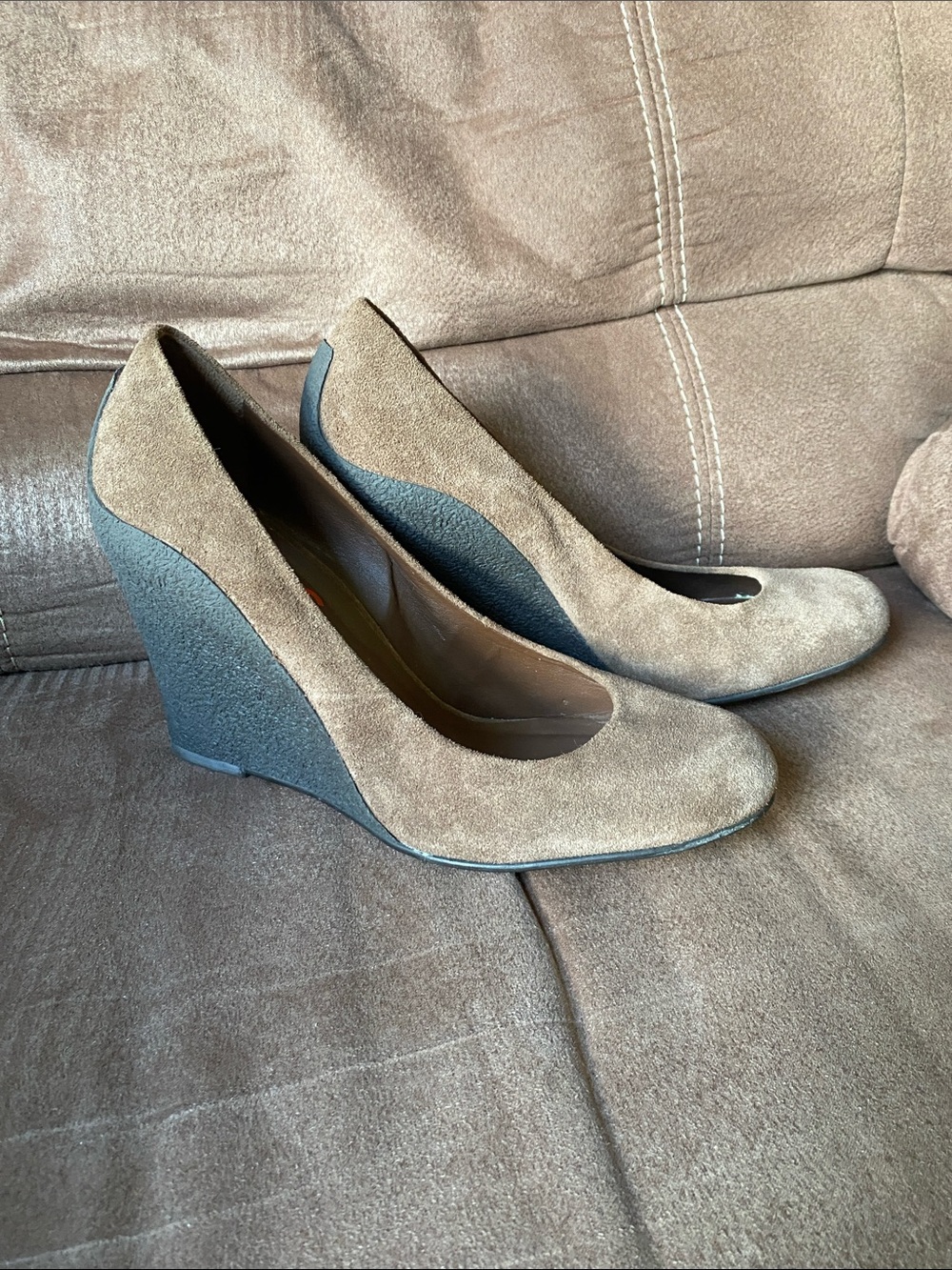 MICHAEL KORS Brown Suede Rounded-Toe Heel Pump - Picture 3 of 8